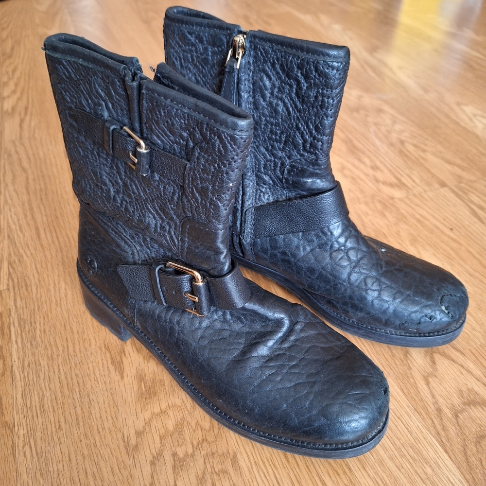 TORY BURCH EMBOSSED LEATHER MOTO ANKLE BOOTS SIZE 7 MEDIUM